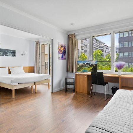 Grand Appartement Avec Balcon - Proche Parc Des Expo - Parking Privee Issy-les-Moulineaux Dış mekan fotoğraf