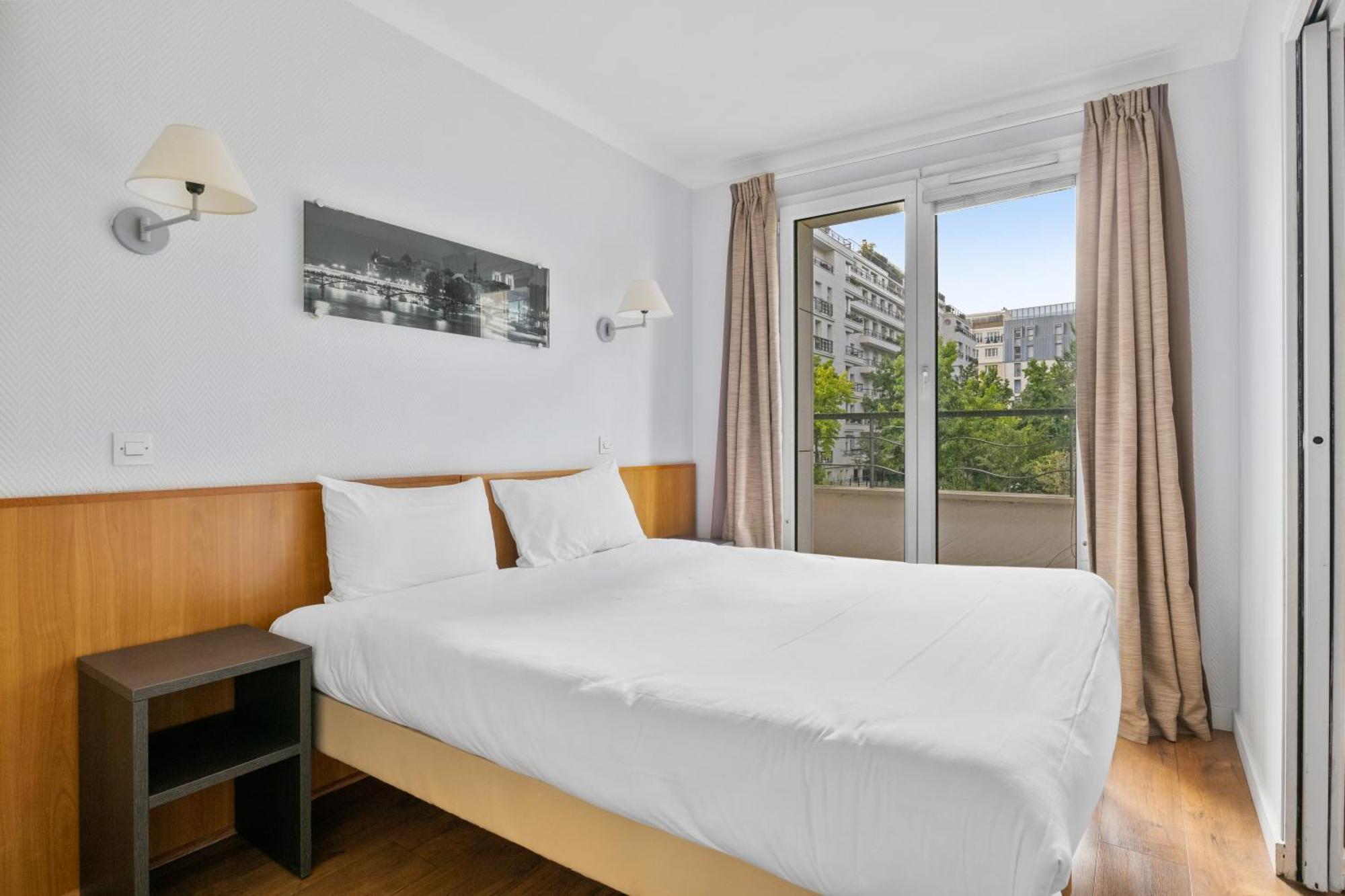 Grand Appartement Avec Balcon - Proche Parc Des Expo - Parking Privee Issy-les-Moulineaux Dış mekan fotoğraf