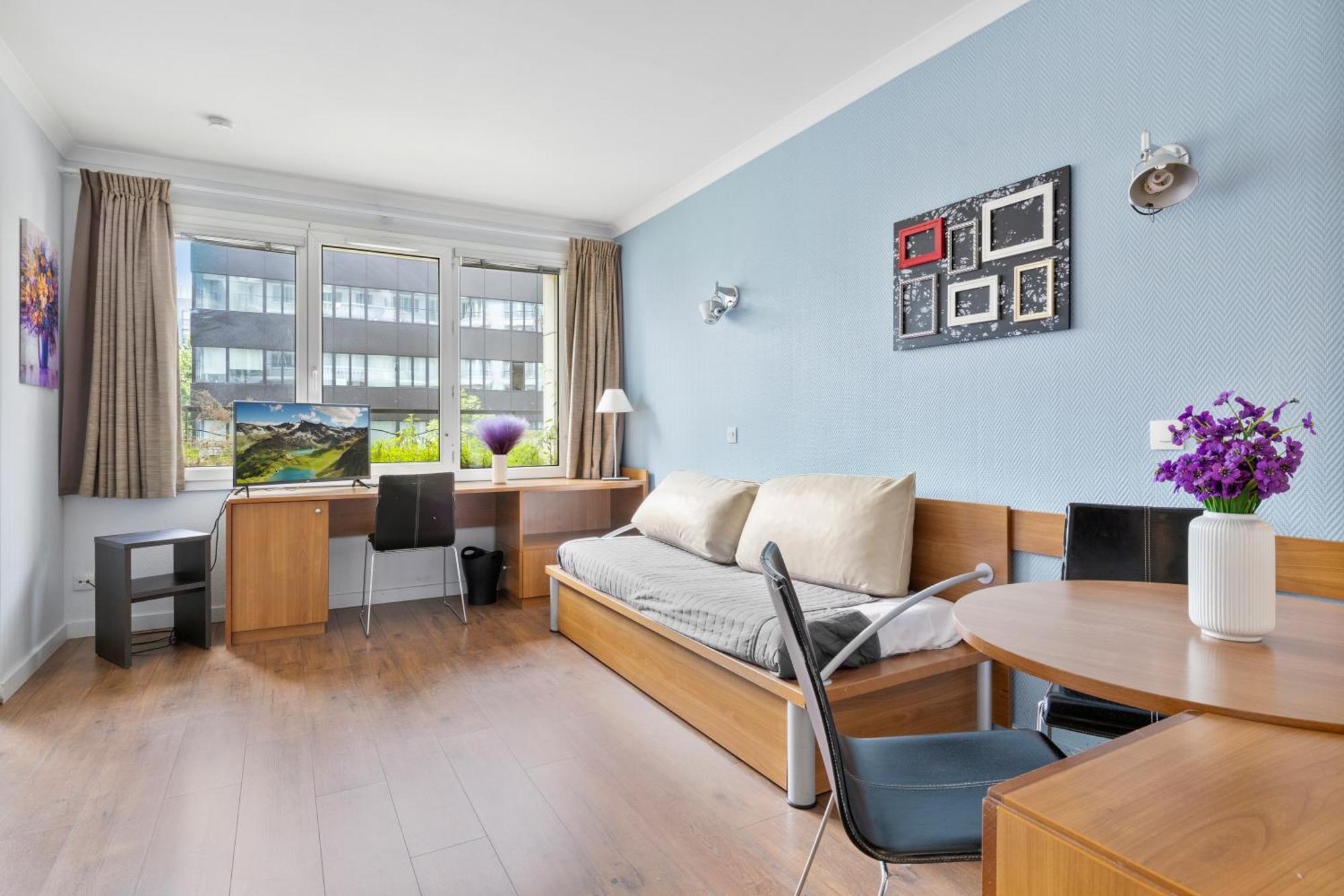 Grand Appartement Avec Balcon - Proche Parc Des Expo - Parking Privee Issy-les-Moulineaux Dış mekan fotoğraf
