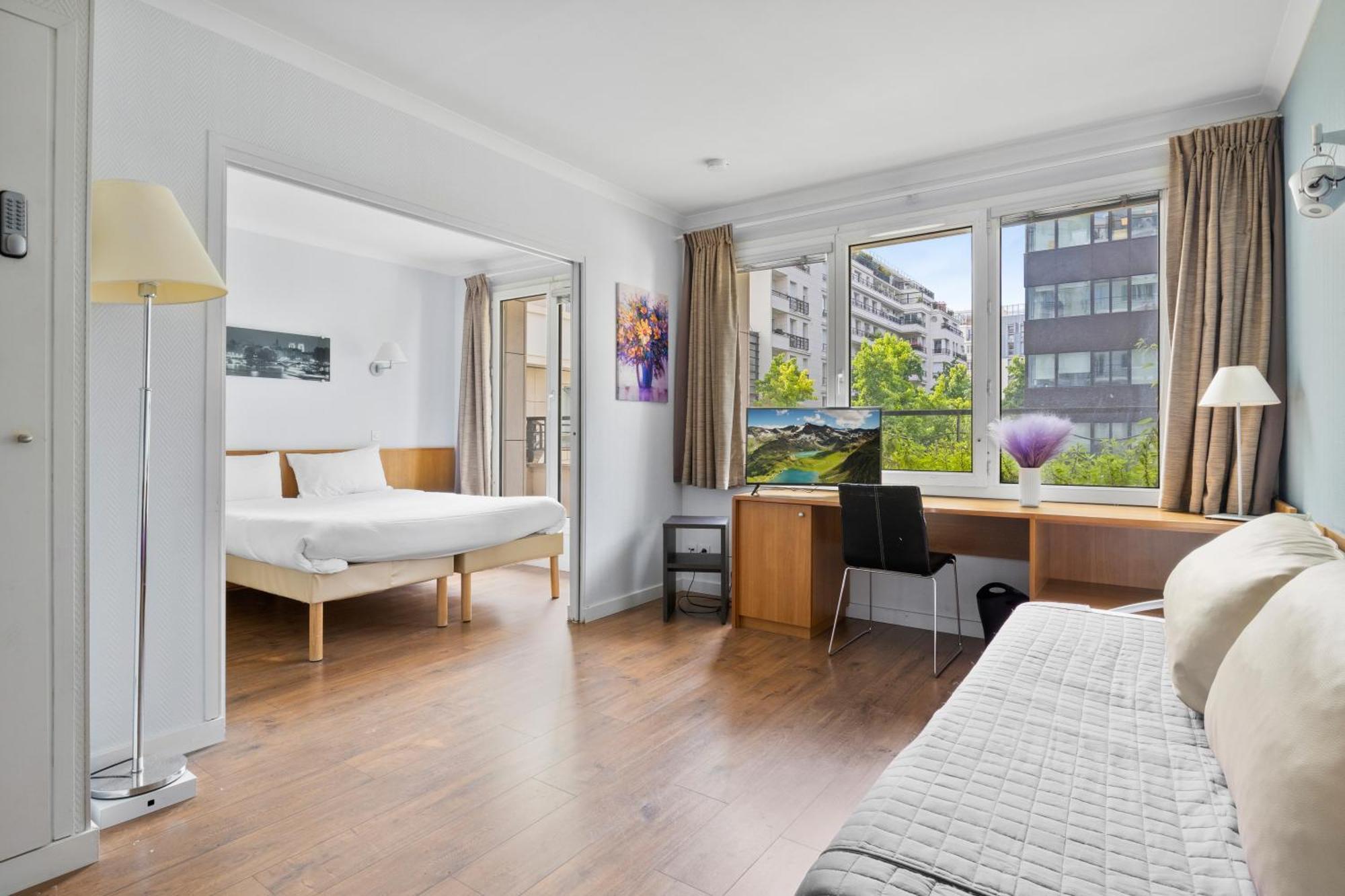 Grand Appartement Avec Balcon - Proche Parc Des Expo - Parking Privee Issy-les-Moulineaux Dış mekan fotoğraf