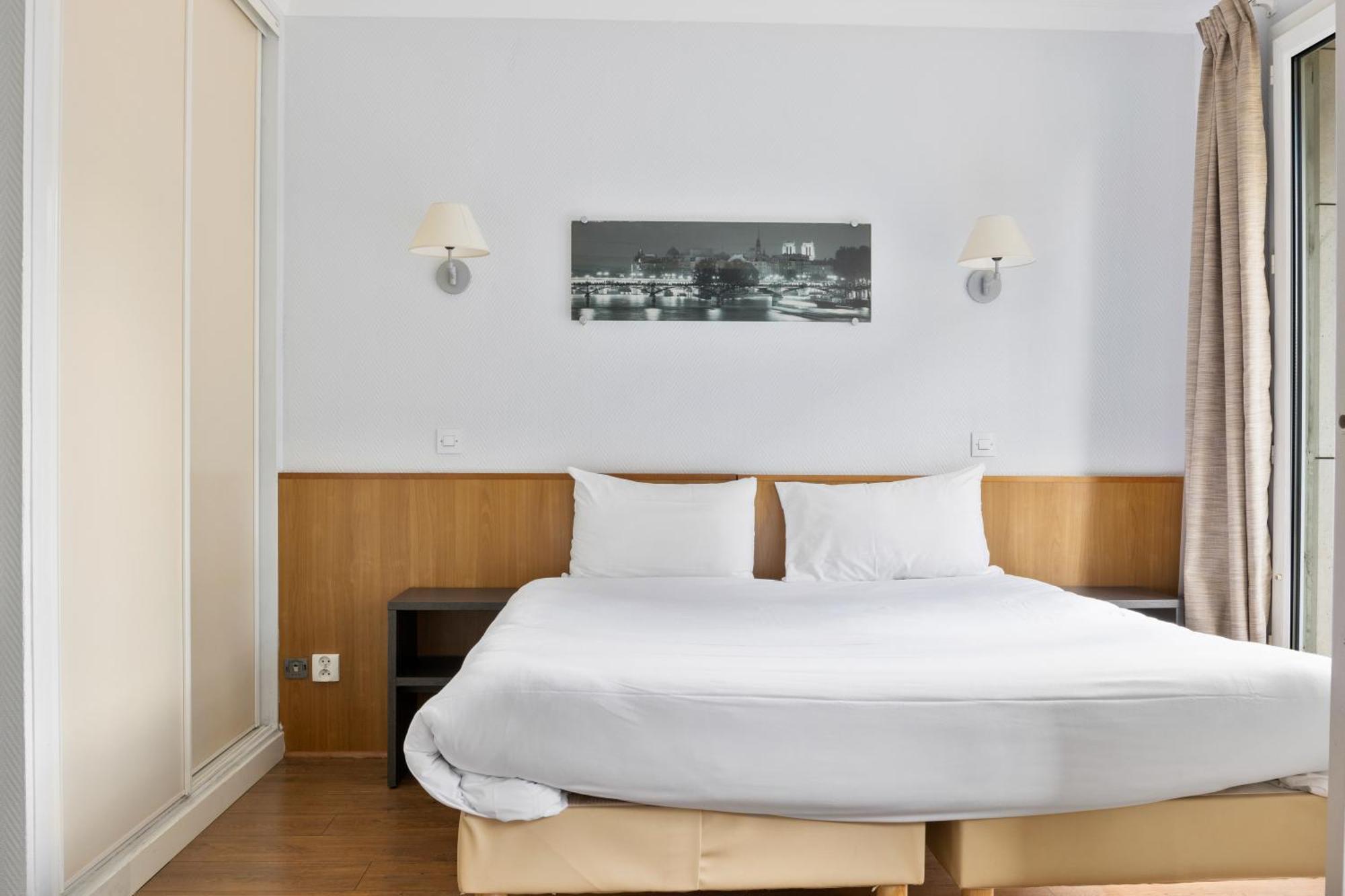 Grand Appartement Avec Balcon - Proche Parc Des Expo - Parking Privee Issy-les-Moulineaux Dış mekan fotoğraf